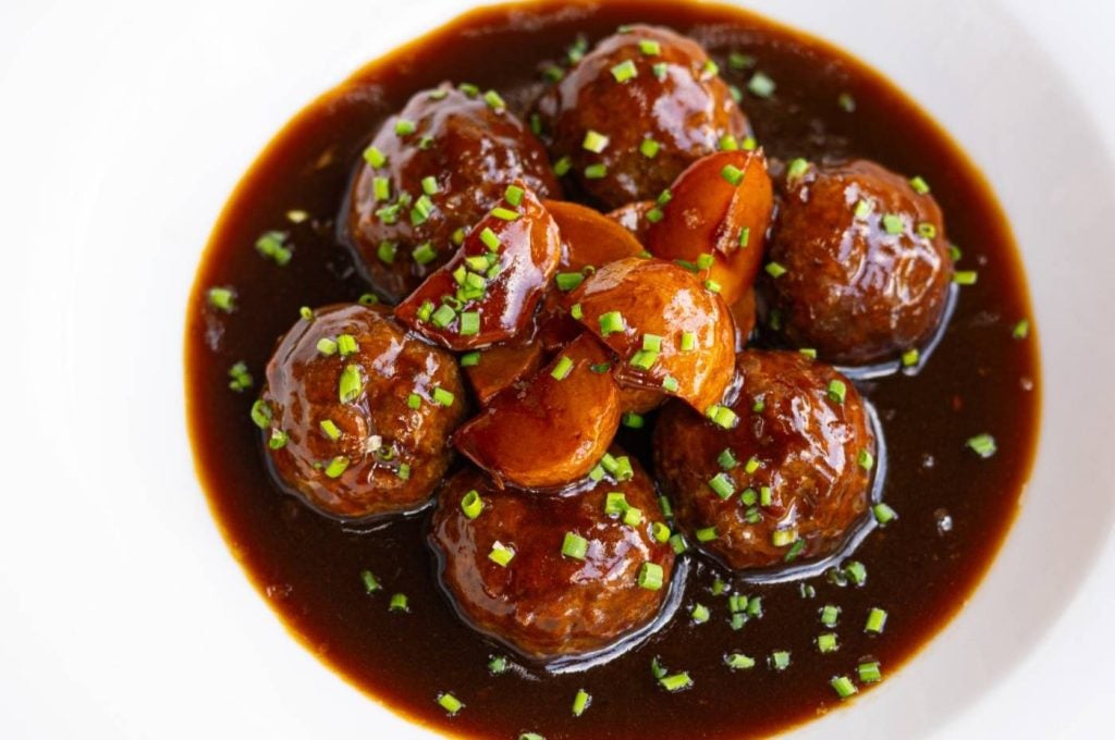 envero-Albóndigas de solomillo de ternera en salsa bordelesa con patata francesa
