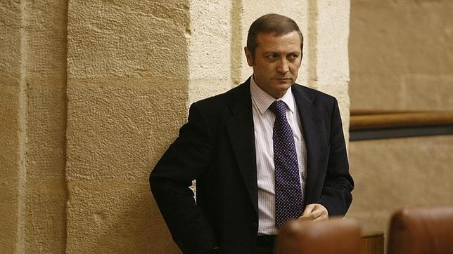 Cuatro cargos de una ejecutiva del PSOE, empleados públicos por el «decretazo»