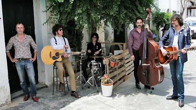«Los Sentíos» buscan extras este jueves en Sevilla para la portada de su disco
