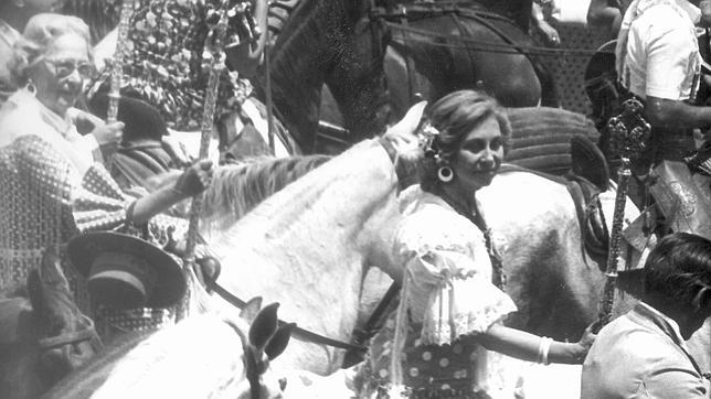 Colección gráfica de ABC: la Reina y las infantas en El Rocío