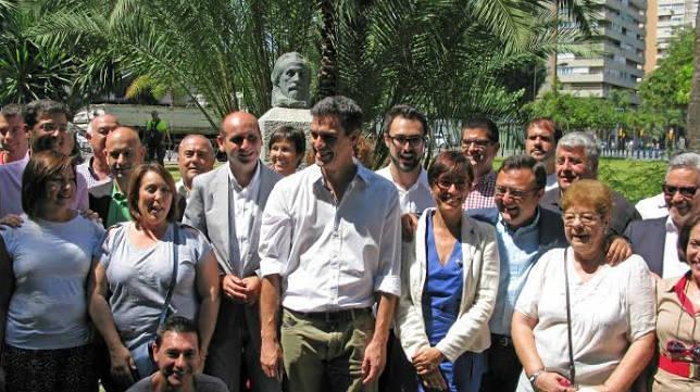 Los militantes de Málaga se pliegan a dirección y votan por Pedro Sánchez