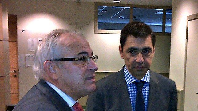 El rector de la UJA. Manuel Parras, junto al presidente del COI, Jean Louis Bujol