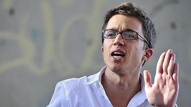 La Universidad de Málaga ha suspendido de empleo y sueldo a Íñigo Errejón