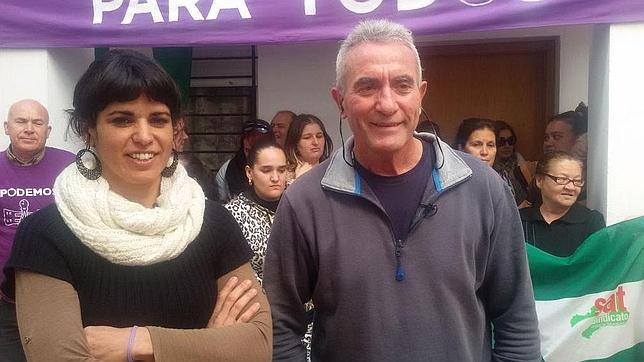 El líder del SAT, Diego Cañamero, junto a la europarlamentaria andaluza de Podemos, Teresa Rodríguez