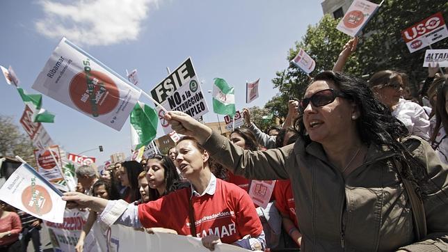 Profesores y padres de alumnos en una protesta