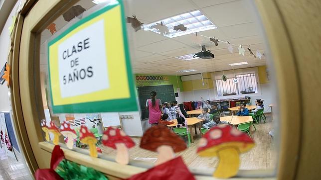 Interior de una clase de Educación Infantil dotada con sistemas de proyección digital
