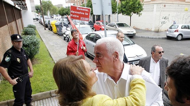 Gómez saluda a Alonso en una de sus últimas visitas a Córdoba
