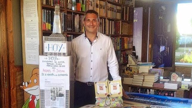 Joison, durante la presentación de su libro "De la adicción a la autonomía" en la Feria del Libro de Islantilla