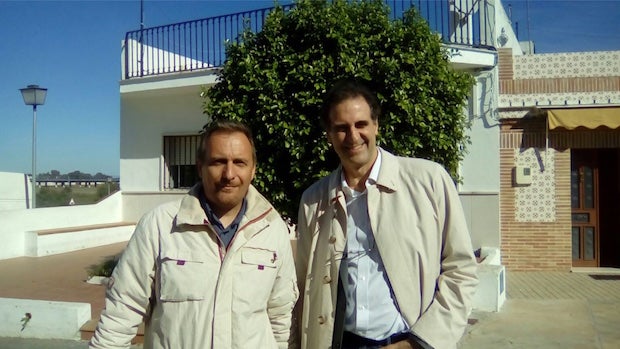 Gabriele Finaldi con el guía local que le acompañó en la visita