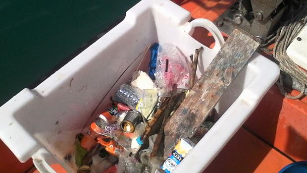 Residuos recogidos por una de las embarcaciones puestas en marcha por la Mancomunidad de la Costa del Sol