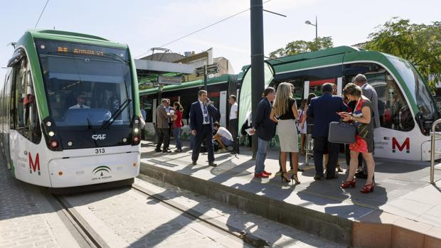 La concurrida inauguración del Metro de Granada tras una década de espera