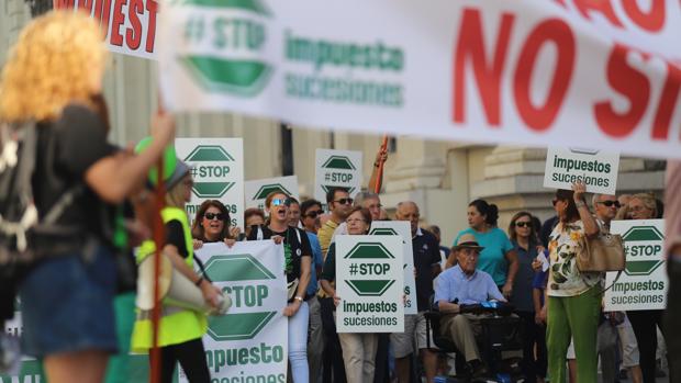 Manifestación contra el impuesto de sucesiones en Sevilla