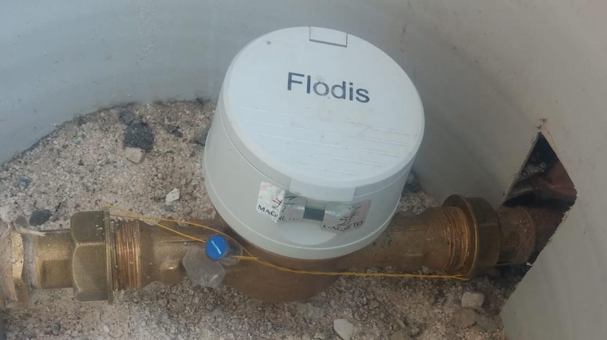 Trucar Contador De Agua Con Alambre Aqualia instala imanes en los contadores de agua de Puente Genil para  evitar los enganches ilegales