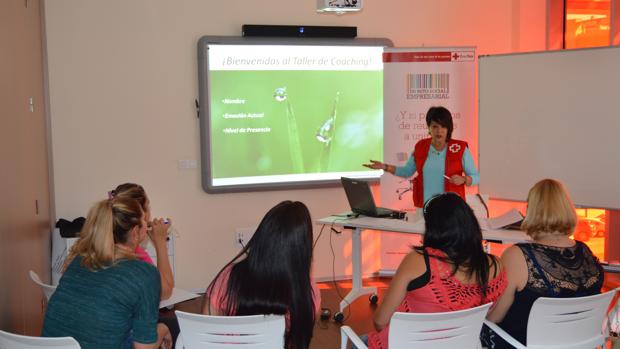 Taller de Coaching dirigido a mujeres en las dependencias de la Cruz Roja de Córdoba