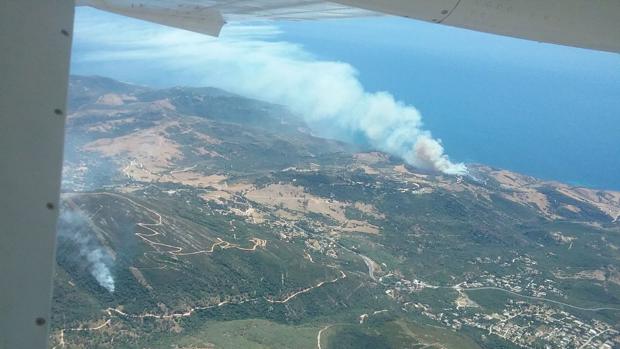 Imagen tomada por el Infoca de dos de los incendios registrados en Tarifa