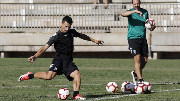 Jovanovic tira a portería