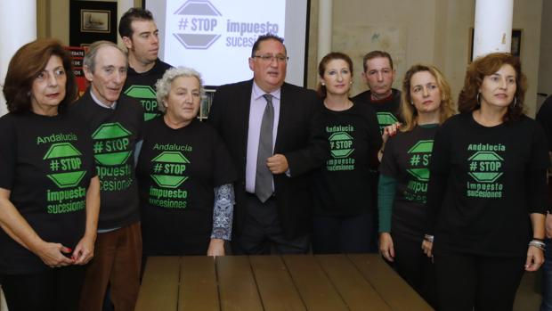 Afectados por el impuesto de sucesiones, esta mañana en Sevilla