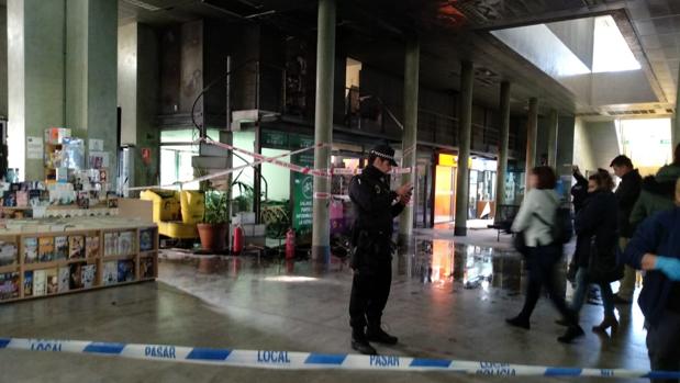 Aspecto de la estación de autobuses de Córdoba después de extinguirse el incendio