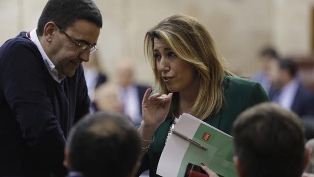 Susana Díaz, este jueves, con Mario Jiménez en el Parlamento andaluz