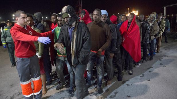 Inmigrantes, llegan al a costa andaluza tras ser rescatados por Salvamento Marítimo