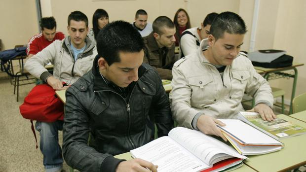 Alumnos para oposiciones en la Academia Ariete