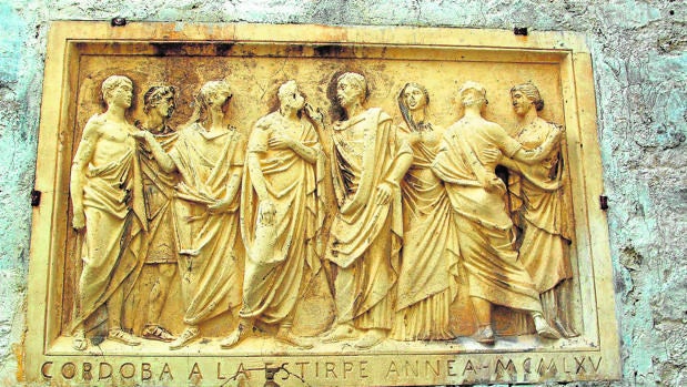 Relieve en homenaje a la familia Annea que puede verse en una calle de Córdoba