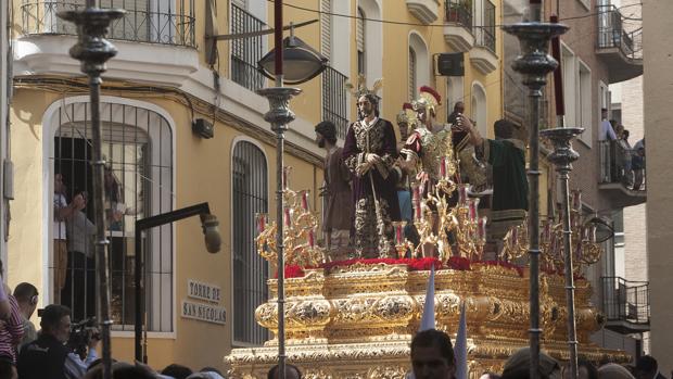Nuestro Padre Jesús de la Sentencia durante su salida procesional el Lunes Santo en Córdoba