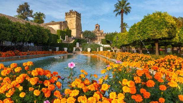 El Alcázar de los Reyes Cristianos en Córdoba se realza con sus parterres de flores