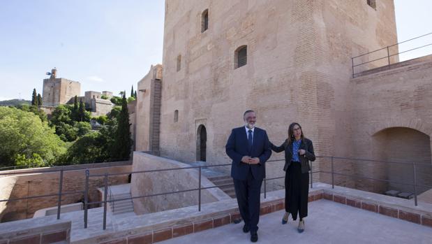 Pablo García y Rocío Díaz han visitado Torre Bermejas, frente a la Torre de la Vela de la Alhambra