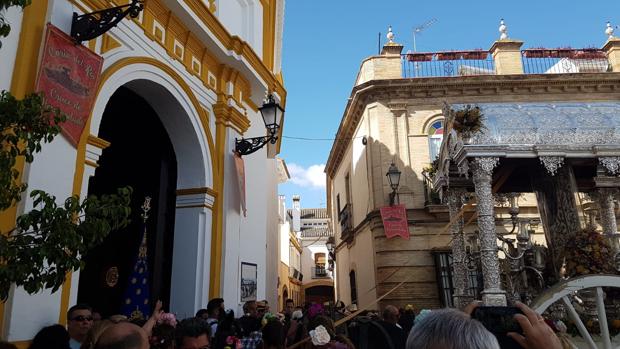 La hermandad del Rocío de Córdoba llega hasta la parroquia de Nuestra Señora de la Estrella