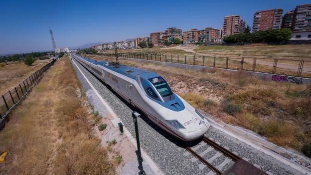 El AVE estará en funcionamiento en Granada el próximo 26 de junio.