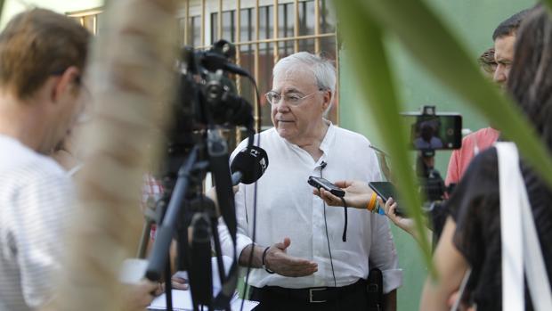 Emilio Aumente en una comparecencia ante los medios