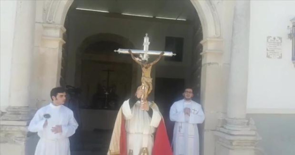Aguilar vuelve a encomendarse al Cristo de la Salud, la imagen que vence a  la enfermedad