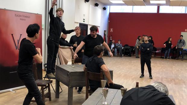 Una imagen del ensayo de «Vlad, el musical»
