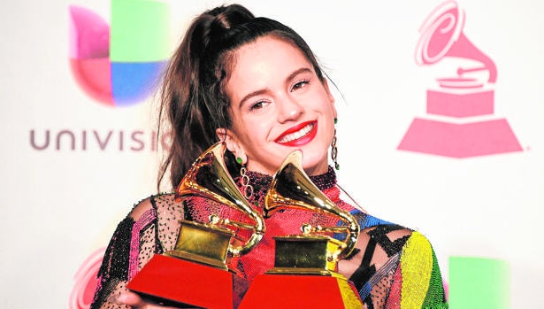 La artista catalana con sus dos Grammys