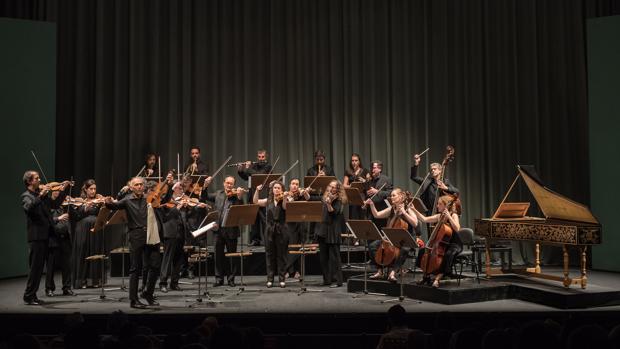 Enrico Onofri junto a la Orquesta Barroca de Sevilla
