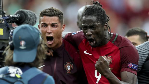 Éder, junto a Cristiano Ronaldo, tars conquistar la Eurocopa