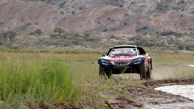 Carlos Sainz, durante la antepenúltima etapa, con final en San Juan