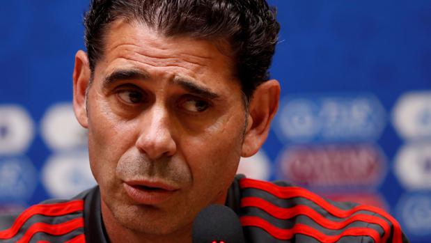 Fernando Hierro, durante la rueda de prensa