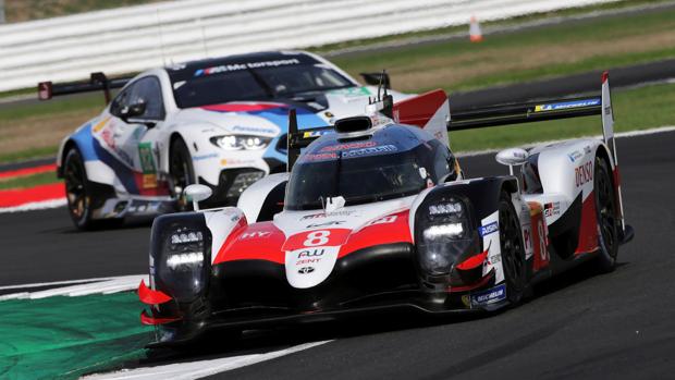 Alonso, al volante del coche número 8 de Toyota