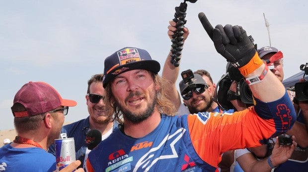 Toby Price, ganador en motos