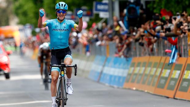 Pello Bilbao celebra el triunfo en la séptima etapa del Giro