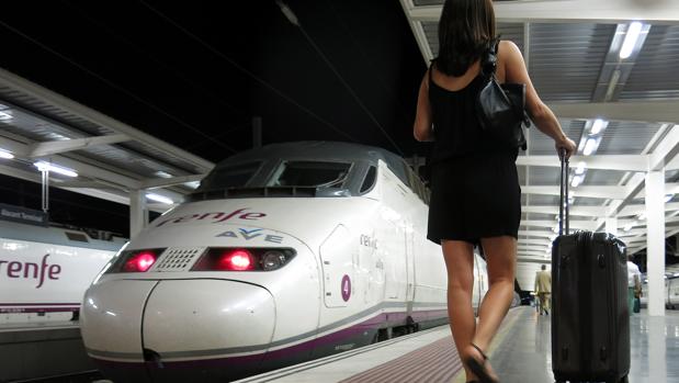Renfe ha empezado ya a contratar las nuevas líneas y a adaptar sus centros de atención al cliente