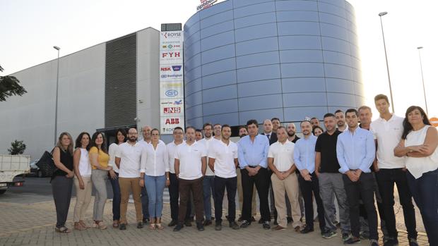 Equipo de Royse en las instalaciones de Sevilla
