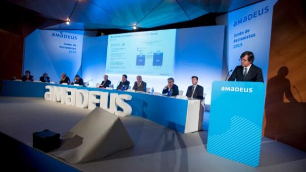 Amadeus y Sabre son los principales proveedores mundiales de sistemas informáticos de reserva y distribución de billetes