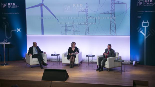 El secretario de Estado de Energia, a la izquierda, y el presidente de REE, esta mañana