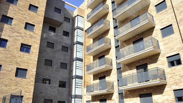 La compraventa de otros inmuebles se ha situado en febrero en 10.732 operaciones (4,4% interanual), de las cuales un 37,7% correspondieron a terrenos o solares