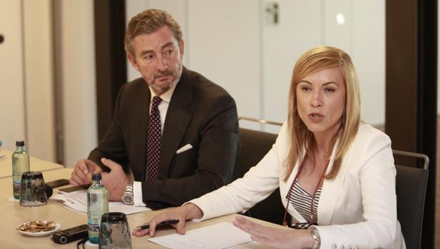 Gaspar Sáezn, director del grupo Barceló en Andalucía, y Sara Ramis, responsable de Márketing de la cadena
