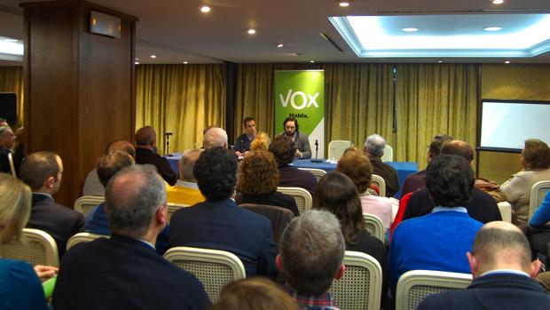 En el hotel Inglaterra se debatió más de lo que Vox no debería ser