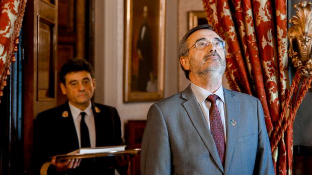 Manuel Cruz plagió hasta los ejemplos explicativos y las acotaciones de otros autores sin citarlos